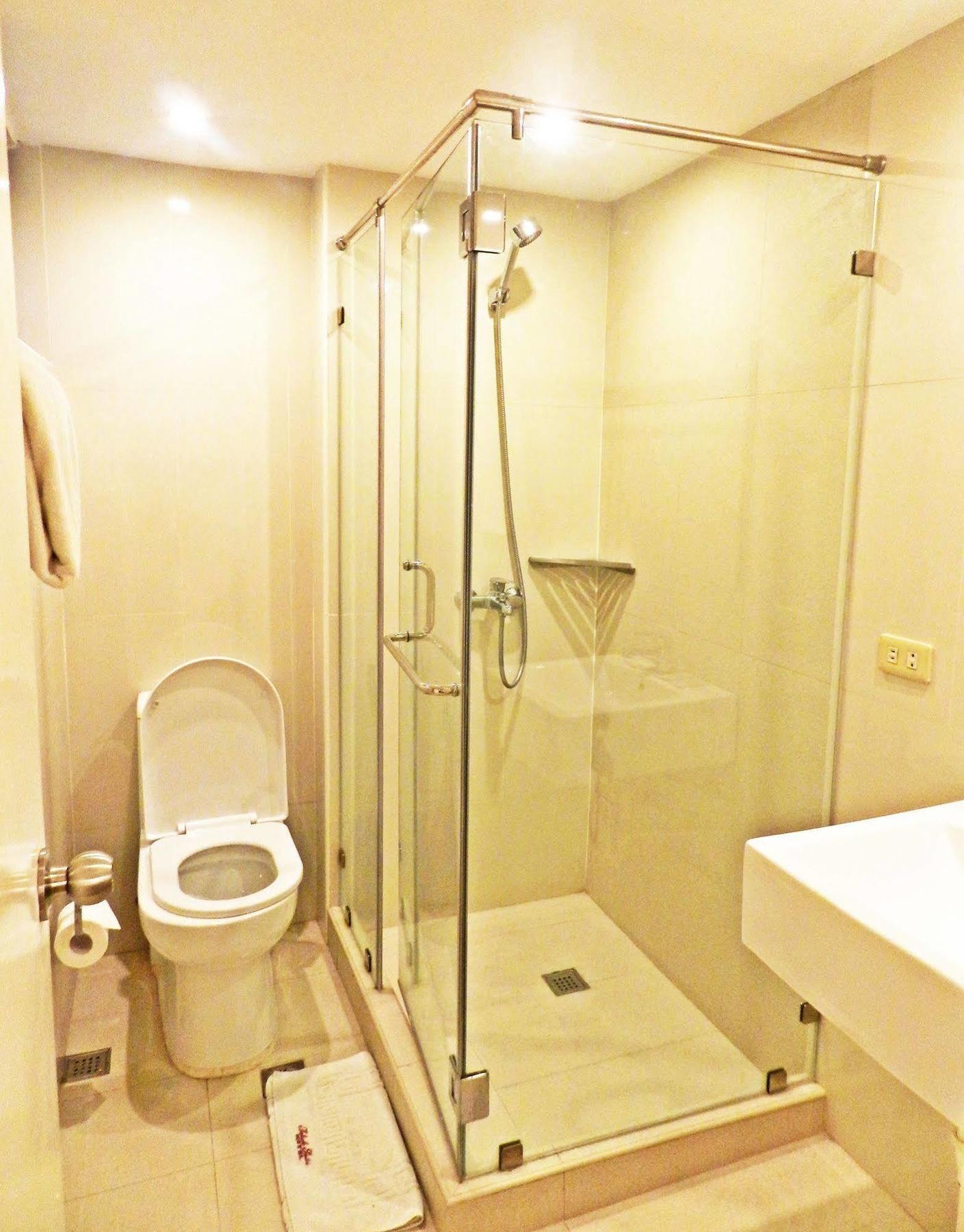 Salcedo Suites Makati City Exterior photo